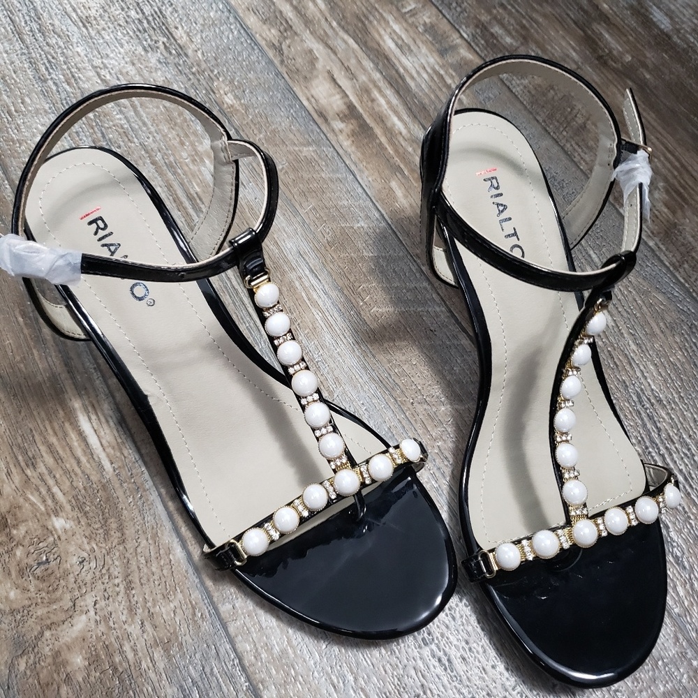 Rialto black heels with gold white details